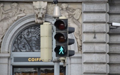 Fussverkehr Schweiz publiziert FAQ zu Lichtsignalanlagen